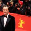 Jude Law classieux à la première du film Side Effects (Effets Secondaires) à la 63e Berlinale, le 12 février 2013.