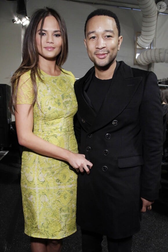 John Legend sa chérie Chrissy Teigen au défilé de la créatrice Vera Wang à New York, le 12 février 2013.