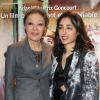 L'impératrice Farah Pahlavi au côté de l'actrice Golshifteh Farahani lors de l'avant-première du film Syngué Sabour à l'UGC des Halles à Paris, le 14 février 2013