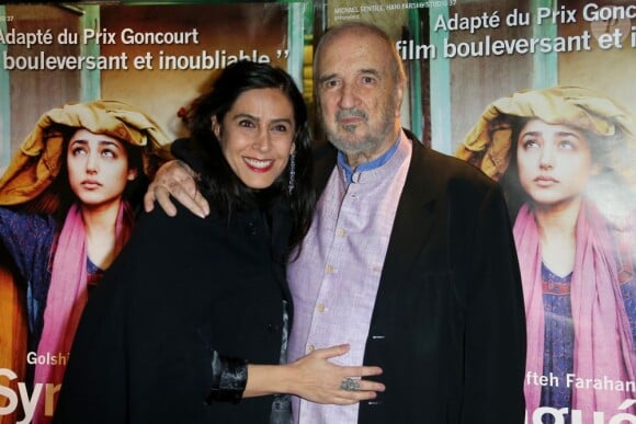 Le co-scénariste du film Jean-Claude Carrière et sa femme Nahal Tajadod lors de l'avant-première du film Syngué Sabour à l'UGC des Halles à Paris, le 14 février 2013