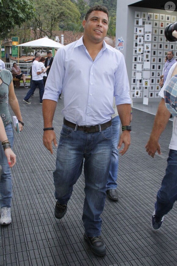 Ronaldo lors d'un concours épique organisé par Ahtina Onassis à Rio de Janiero le 8 octobre 2012