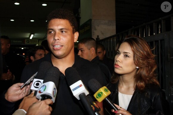 Ronaldo et son épouse Bia Antony au Royal Club de Sao Paulo le 3 mai 2009