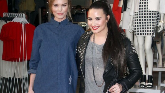 Demi Lovato : Blessée, elle fait le show, soutenue par Kate Bosworth