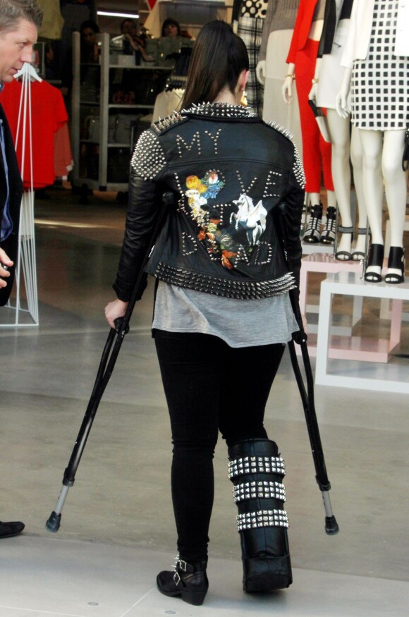 Demi Lovato lors de l'ouverture du magasin Topshop à The Grove à Los Angeles, le 14 février 2013.