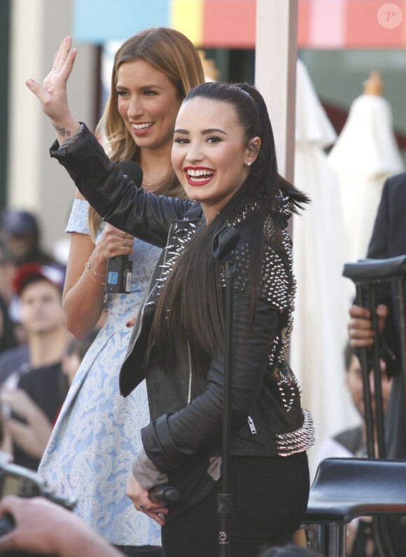 Demi Lovato, radieuse, à l'ouverture du magasin Topshop à The Grove à Los Angeles, le 14 février 2013.