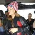  Rihanna arrive à l'aéroport de Los Angeles pour prendre un vol en direction de Londres, le 15 fevrier 2013 