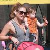 Exclusif - Drea DeMatteo va faire des courses avec ses deux enfants Alabama et Waylon à Studio City, le 17 février 2013.