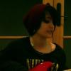 Paris Jackson pose avec sa guitare et son pull au motif de Nirvana, le 18 février 2013 sur Twitter.