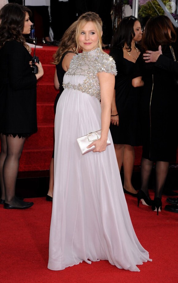 La jolie Kristen Bell adopte le look de déesse grecque sur le tapis rouge des Golden Globes en janvier 2013