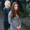 Kate Middleton porte une robe MaxMara Studio de 2011 pour dévoiler son baby-bump le 19 février 2013.