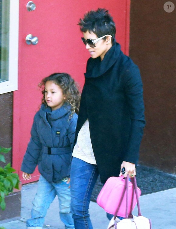 L'actrice Halle Berry dépose sa fille Nahla à l'école à Studio City, le 20 février 2013.