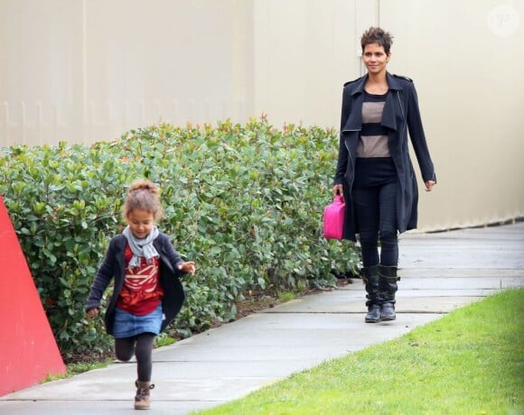 Halle Berry va chercher sa fille Nahla à l'école à Los Angeles, le 19 février 2013.