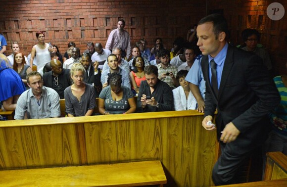 Oscar Pistorius au tribunal d'instance de Pretoria, troisième jour d'audience pour sa demande de libération sous caution, le 21 février 2013.