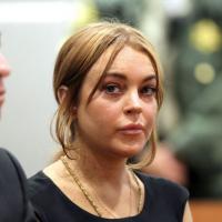 Lindsay Lohan : Humiliée par Pitbull au tribunal et mêlée à une affaire de sous