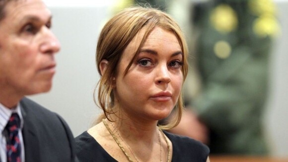 Lindsay Lohan : Humiliée par Pitbull au tribunal et mêlée à une affaire de sous