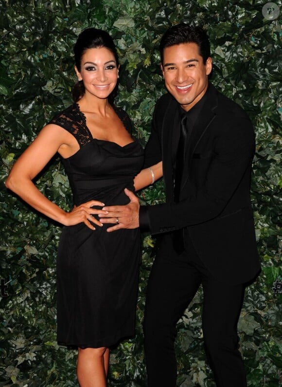 Mario Lopez et sa femme Courtney Mazza, enceinte de leur second enfant, au QVC Red Carpet Style Event au Four Seasons Hotel de Los Angeles le 22 février 2013.