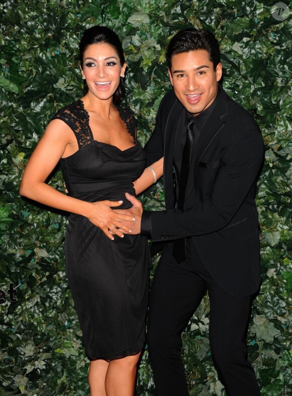 Mario Lopez et sa femme Courtney Mazza, enceinte de leur deuxième enfant, au QVC Red Carpet Style Event au Four Seasons Hotel de Los Angeles le 22 février 2013.