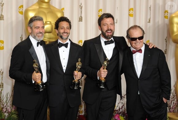 George Clooney, Grant Heslov et Ben Affleck à la 85e cérémonie des Oscars au Dolby Theatre de Los Angeles, le 24 février 2013.