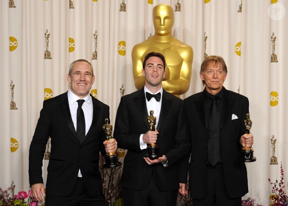 Andy Nelson, Mark Paterson et Simon Hayes, responsables du mixage sonore des Misérables, pendant la 85e cérémonie des Oscars au Dolby Theatre de Los Angeles, le 24 février 2013.