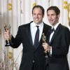 Malik Bendejelloul, Simon Chinn, réalisateurs de Sugar Man, à la 85e cérémonie des Oscars au Dolby Theatre de Los Angeles, le 24 février 2013.