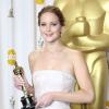 Jennifer Lawrence n'en revient pas pendant la 85e cérémonie des Oscars au Dolby Theatre de Los Angeles, le 24 février 2013.