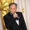 Ang Lee de nouveau meilleur réalisateur pendant la 85e cérémonie des Oscars au Dolby Theatre de Los Angeles, le 24 février 2013.