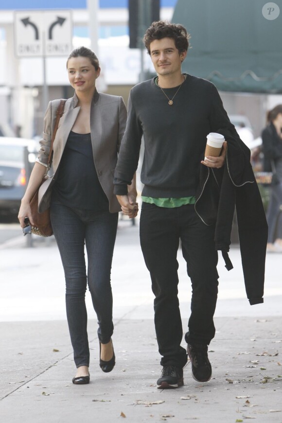 Orlando Bloom et Miranda Kerr enceinte, le 11 décembre 2010 à Los Angeles.