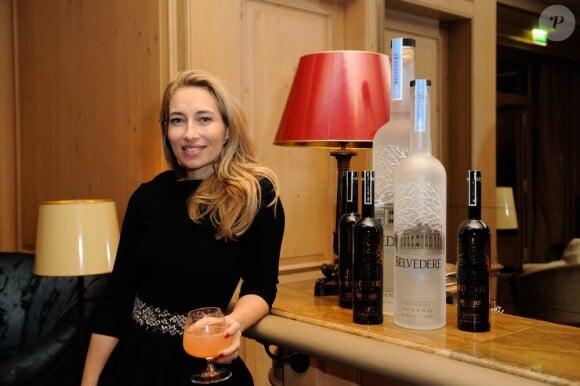 Alexandra Golovanoff célèbre le lancement du cocktail "Le Golo" au bar de l'hôtel Le Bristol. Paris, le 25 février 2013.