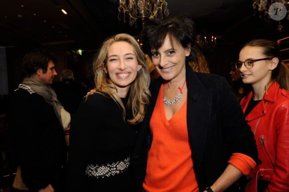 Inès de la Fressange et Alexandra Golovanoff assistent à la soirée de lancement du cocktail "Le Golo" au bar de l'hôtel Le Bristol. Paris, le 25 février 2013.
