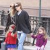 Sarah Jessica Parker emmène ses jumelles Tabitha et Marion Broderick à l'école à New York, le 26 février 2013.