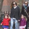 Sarah Jessica Parker dans les rues de New York avec ses filles Tabitha et Marion Broderick, le 26 février 2013.