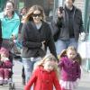 Sarah Jessica Parker emmène ses filles Tabitha et Marion Broderick à l'école à New York, le 26 février 2013.