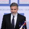 George Clooney recevant un prix d'honneur lors du German Media Prize 2012 à Baden-Baden le 26 février 2013