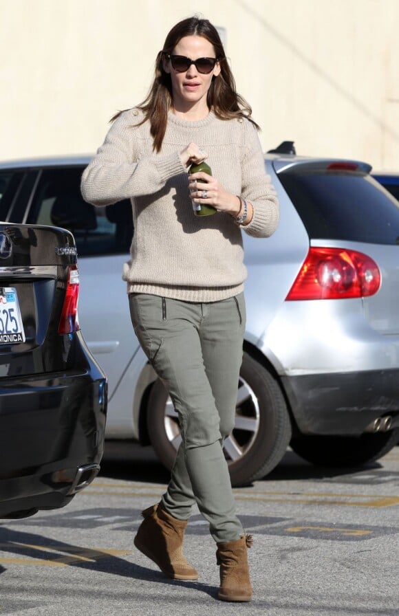Jennifer Garner va chercher sa fille à l'école à Brentwood, le 27 février 2013.