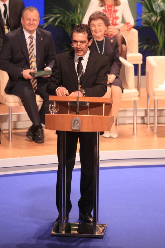 Antonio Banderas a tenu un dicours émouvant après avoir été honoré par la région d'Andalousie à Séville, le 28 février 2013