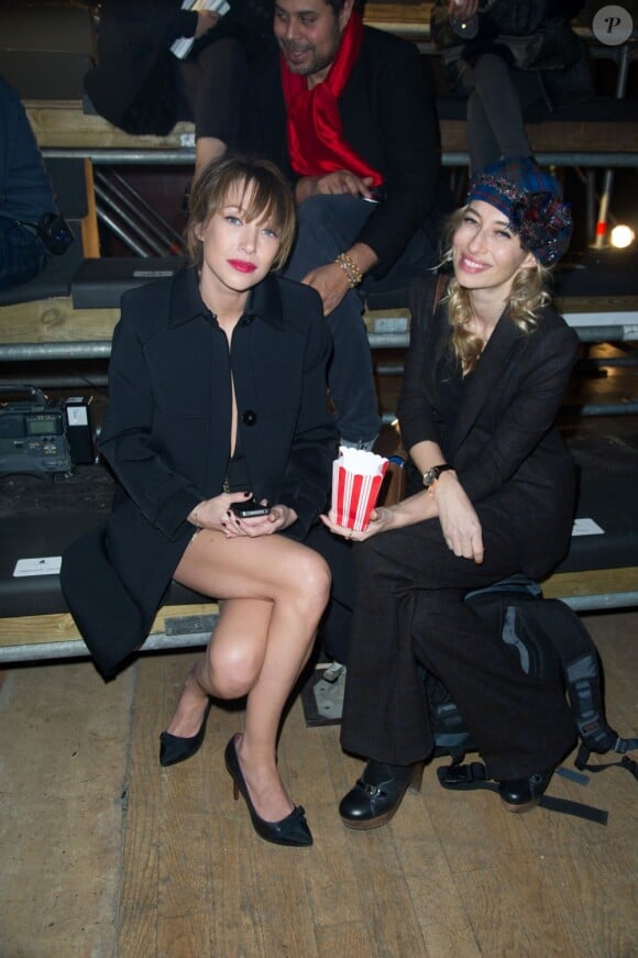 Laura Smet et Alexandra Golovanoff, complices au défilé prêt-à-porter Lanvin organisé à l'Ecole des Beaux-Arts à Paris le 28 févier 2013