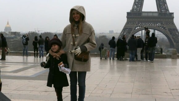 Jessica Alba : Avant la Fashion Week, elle joue les touristes à Paris