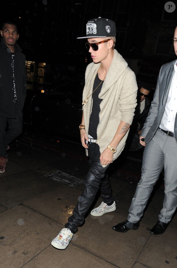 Justin Bieber dans une discothèque à Londres le 28 février 2013.
