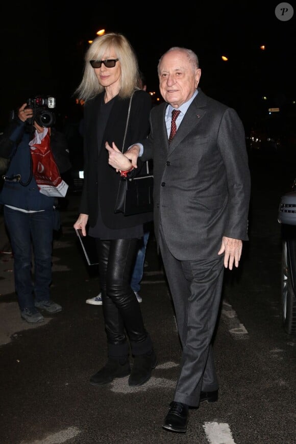 Betty Catroux et Pierre Bergé arrivent au défilé prêt-à-porter automne-hiver 2013-2014 d'Yves Saint Laurent. Le défilé s'est déroulé au Grand Palais à Paris, le 4 mars 2013.