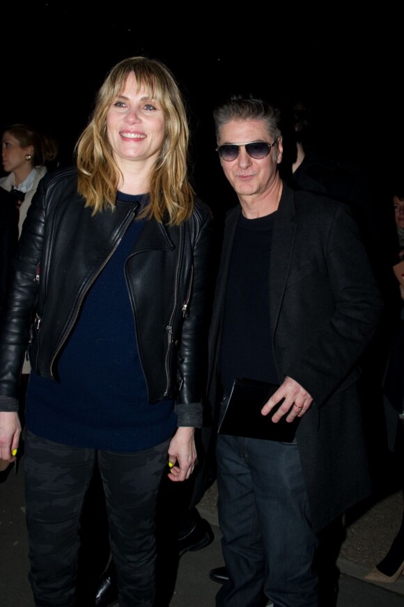 Emmanuelle Seigner et Etienne Daho arrivent au défilé prêt-à-porter automne-hiver 2013-2014 d'Yves Saint Laurent. Le défilé s'est déroulé au Grand Palais à Paris, le 4 mars 2013.