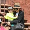 Miranda Kerr emmène son fils Flynn à son cours de gym à Los Angeles, le 4 mars 2013.