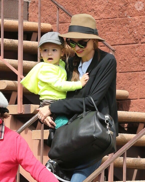 Miranda Kerr emmène son fils Flynn à son cours de gym à Los Angeles, le 4 mars 2013.