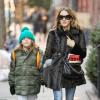 Sarah Jessica Parker avec son fils James en direction de l'école à New York le 5 mars 2013.