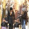 Sarah Jessica Parker au côté de ses filles jumelles Tabitha Hodge and Marion Loretta à New York, le 5 mars 2013.