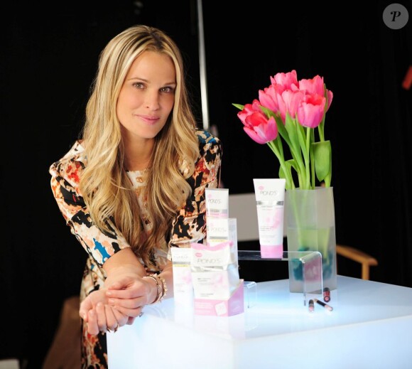 Molly Sims a participé au lancement d'une ligne de cosmétiques pour la marque Pond's à New York le 5 mars 2013.