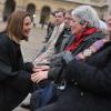 Carole Bouquet et Christiane Hessel lors de l'hommage national à Stéphane Hessel, à Paris le 7 mars 2013.
