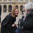 Carole Bouquet et Christiane Hessel lors de l'hommage national à Stéphane Hessel, à Paris le 7 mars 2013.