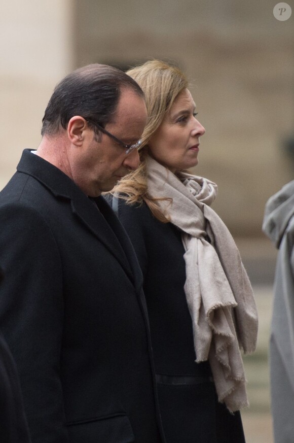 François Hollande et Valérie Trierweiler lors de l'hommage national à Stéphane Hessel, à Paris le 7 mars 2013.