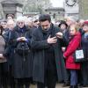 Edwy Plenel au cimetière Montparnasse pour l'inhumation de Stéphane Hessel à Paris le 7 mars 2013.
