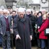 Guy Bedos au cimetière Montparnasse pour l'inhumation de Stéphane Hessel à Paris le 7 mars 2013.